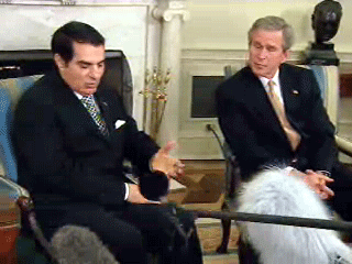 Zaba à la maison blanche, sa fan au premier plan - 98.8 ko Zaba à la maison blanche, sa fan au premier plan - 98.8 ko